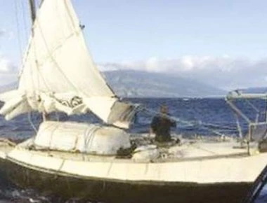Αίσιο τέλος είχε η οδύσσεια ενός Αυστραλού στον Ειρηνικό Ωκεανό- 100 ημέρες με αυτοσχέδιο σκάφος (φωτό)